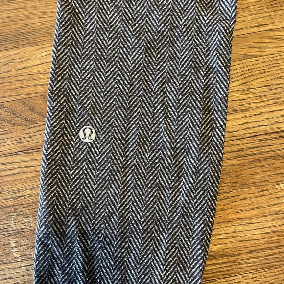 Lululemon Wunder Under Leggings in Grey Sweater Material - Picture 2 of 4